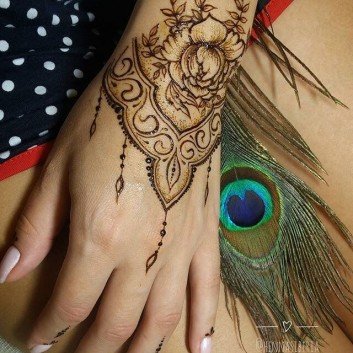 simple mehndi designs back hand