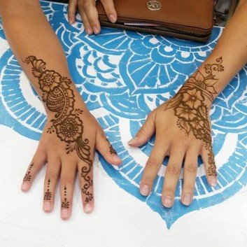 two hand mehndi design