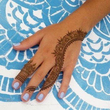 simple and elegant mehndi design