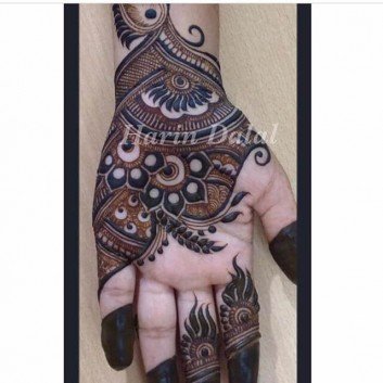 front hand mehndi design