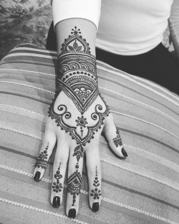 beautiful henna design