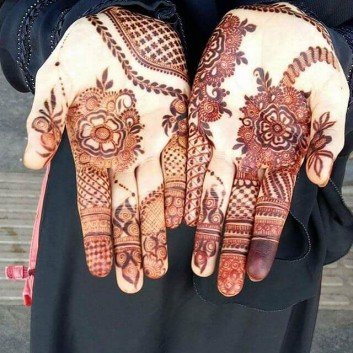 stunnging mehndi design