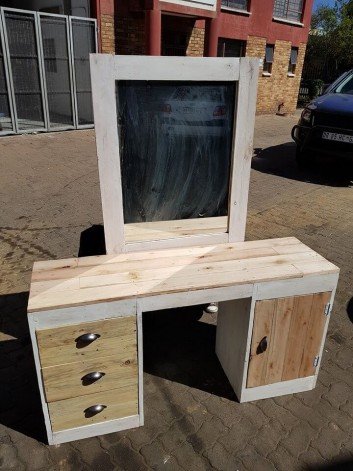 Wooden Pallet Dressing Tables