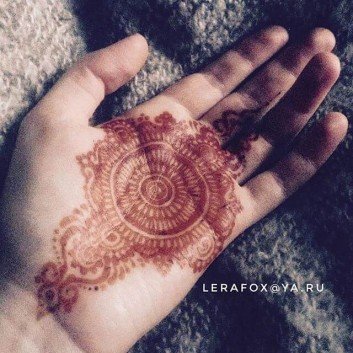 classic palm mehndi design sensod