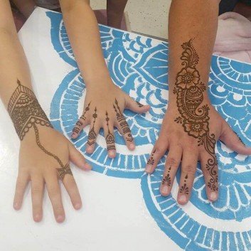 simple and elegant henna design