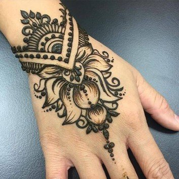 beautiful mehndi art