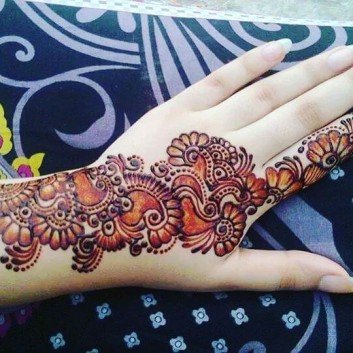 beautiful hands with elegant mehndi