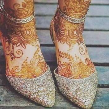 beautiful and unique mehndi design for feet