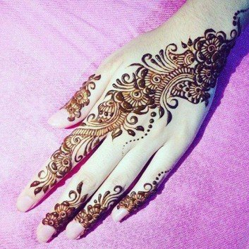 backhand mehndi design