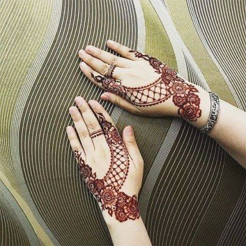 backhand mehndi design on both hands