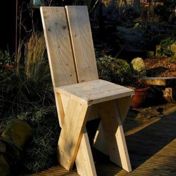 beautiful pallet chair for kids