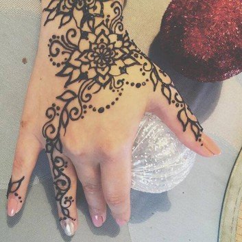 stylish mehndi