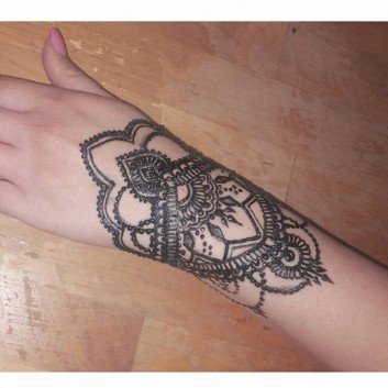 stylish mehndi