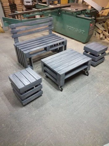 wooden pallet table with chairs