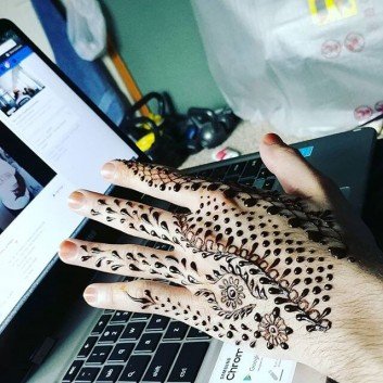 back hand mehndi design