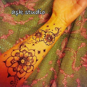 front arm mehndi designs