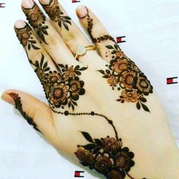 half backhand mehendi design