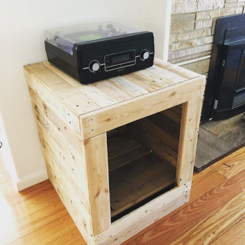 Pallet night stand