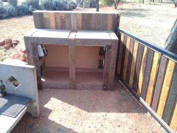 Pallet Outdoor bar ideas