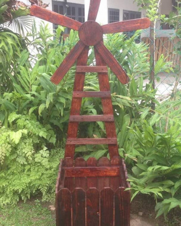 Pallet outdoor table