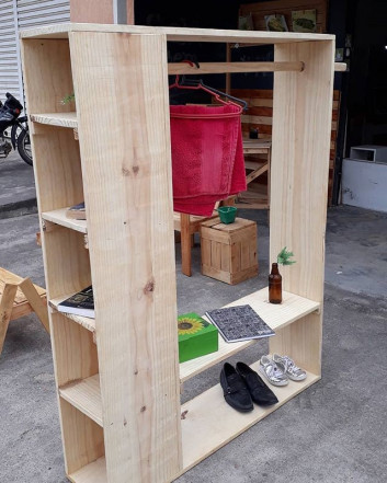 Pallet storage shelf