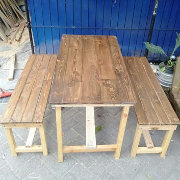 Pallet dining table