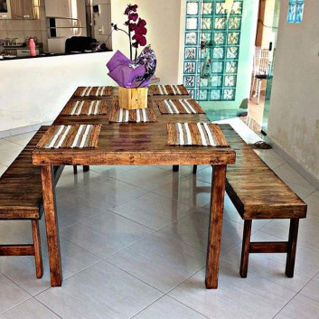 Pallet dining table