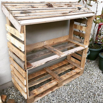 Pallet outdoor cabin for woods