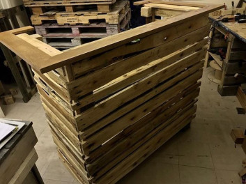 Pallet outdoor bar