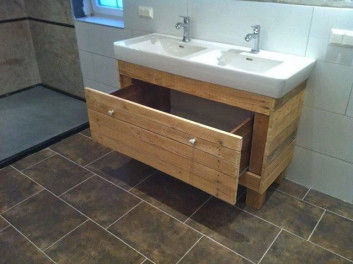 Pallet bathroom basin cabinet