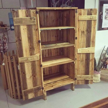 Pallet storage cabinets