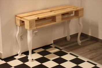 Pallet side table