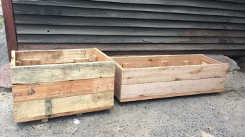 Pallet planter box