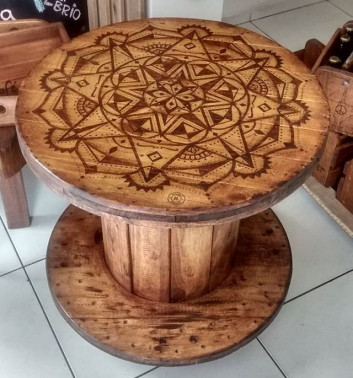 Pallet round table