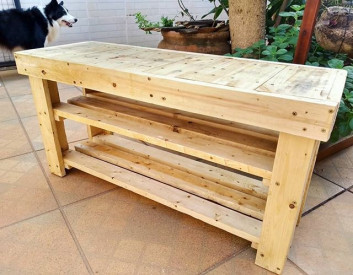 Pallet outdoor bench