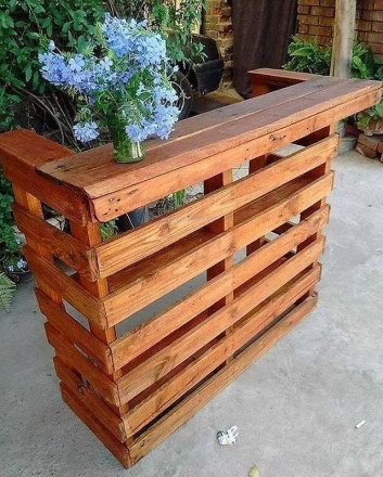 Pallet outdoor bar