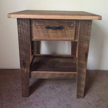 Pallet night stand