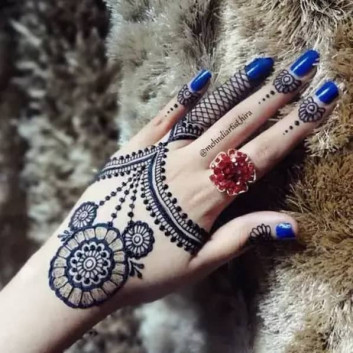 Top Mehndi Art on back Hand in 2019