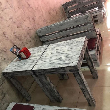 Pallet outdoor table