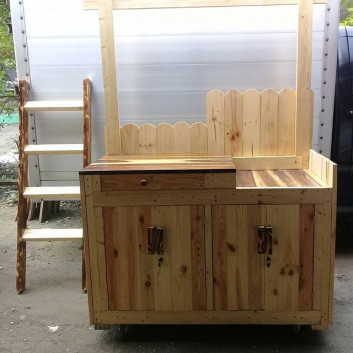 Pallet stall cabinets