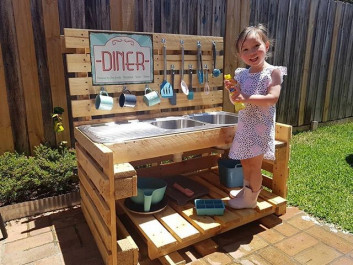 Pallet outdoor table