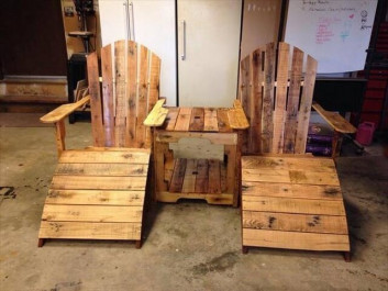 Pallet chair art