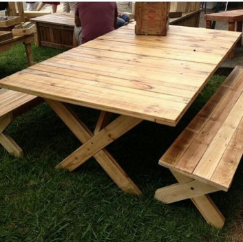 Pallet dining table