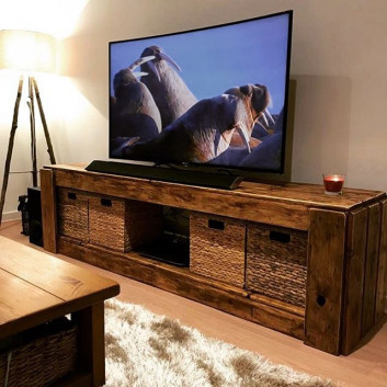 Pallet TV stand