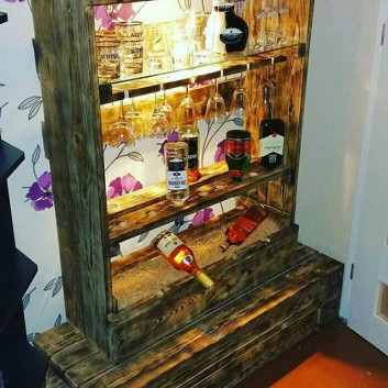 Pallet wine rack