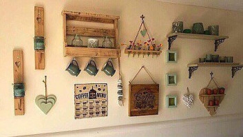 Pallet wall shelf