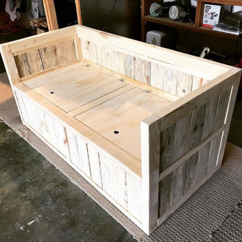 Pallet sofa