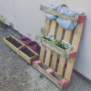 Shipping Pallet Wall Planter Box Ideas