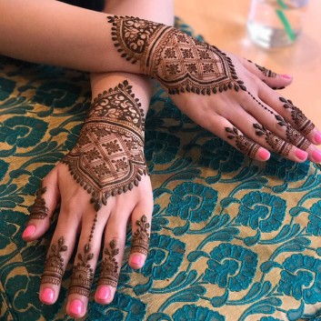 Latest backhand mehndi designs