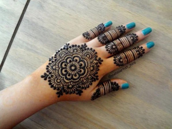 Natural backhand Henna Designs